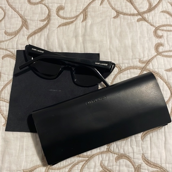 Saint Laurent cat eye sunglasses - Picture 2 of 5